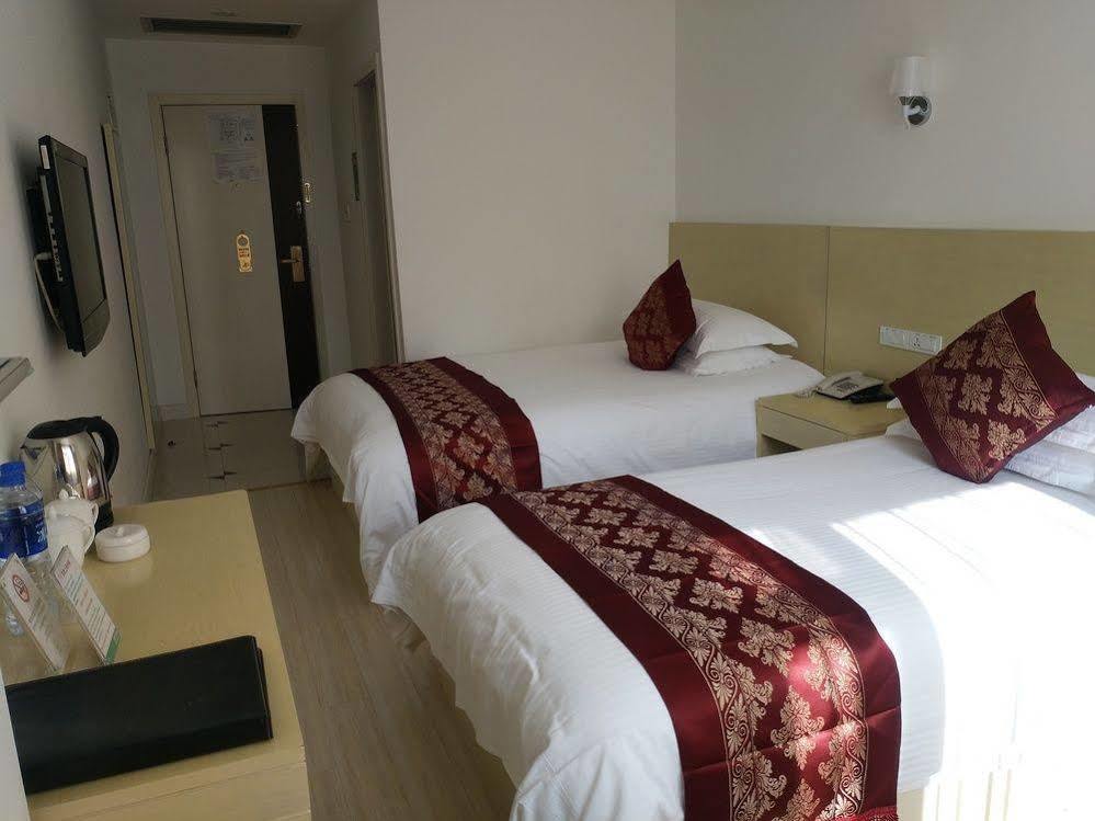 Huijing Holiday Hotel Shanghai Exterior photo
